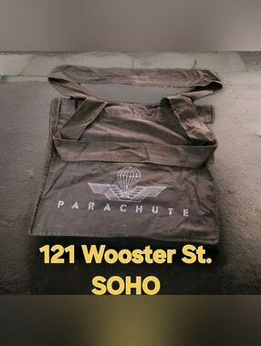 Parachute Circa 80s Collectible Vintage Shoulder Sac               ( Hard Find )